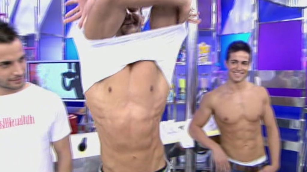 J.J. y los colaboradores les pasan revista