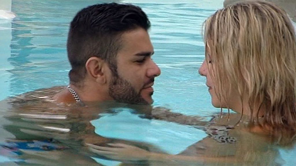 Tras una intensa noche Javi provoca la ira de Sara