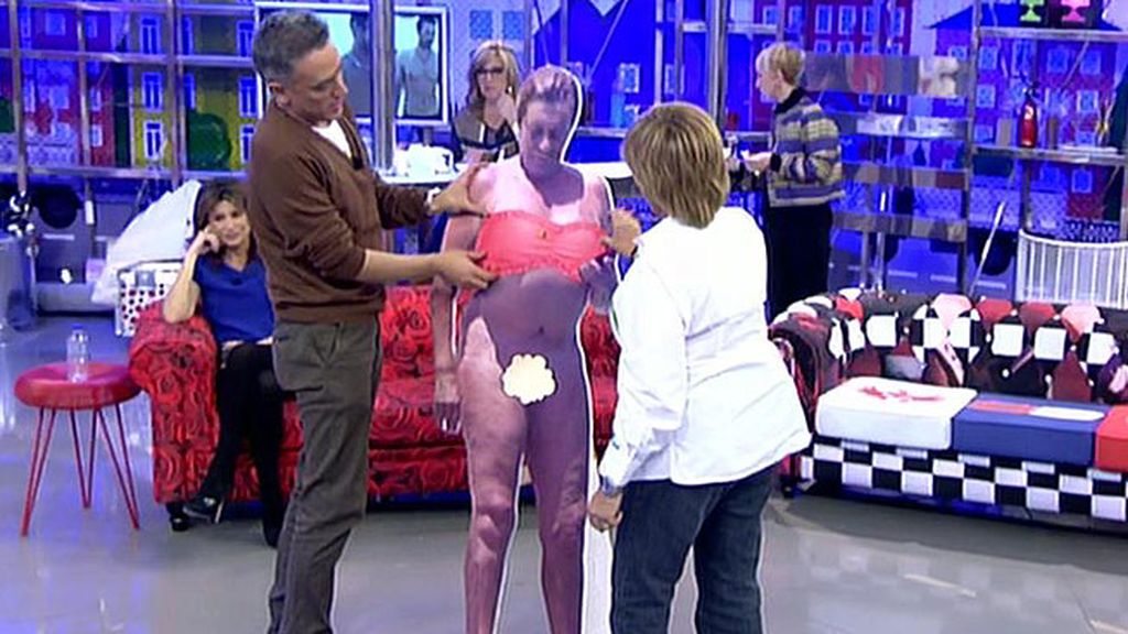 'Sálvame' propone bikinis a la colaboradora por si participa en 'Supervivientes'