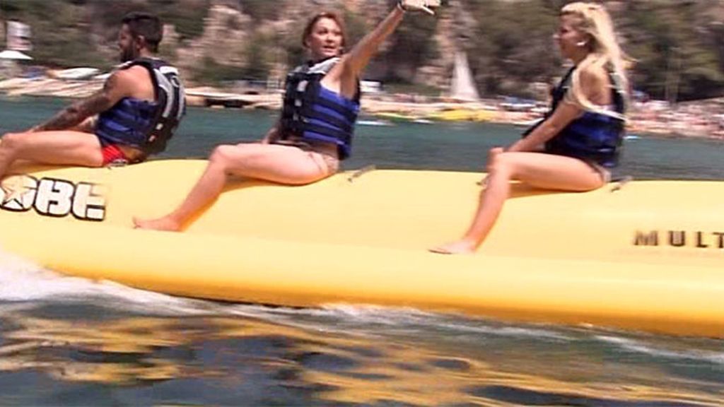 Tras una intensa noche Javi provoca la ira de Sara