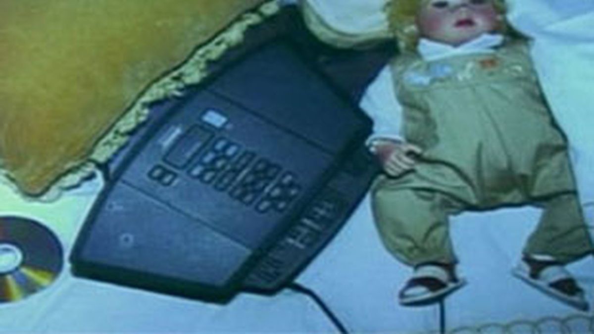 Una muñeca, un reproductor de CDs y un disco, objetos hallados en la cama de Michael Jackson