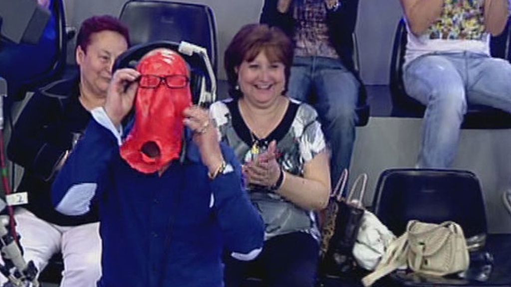 Una mascarilla usada, motivo de discordia entre colaboradora y presentadora