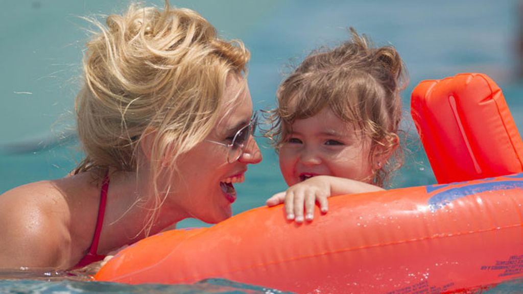 Carla, la hija de Carolina Cerezuela y Carlos Moyá