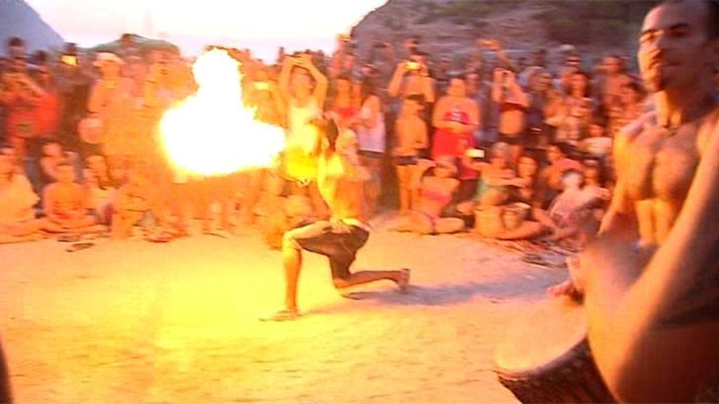 Tras una intensa noche Javi provoca la ira de Sara