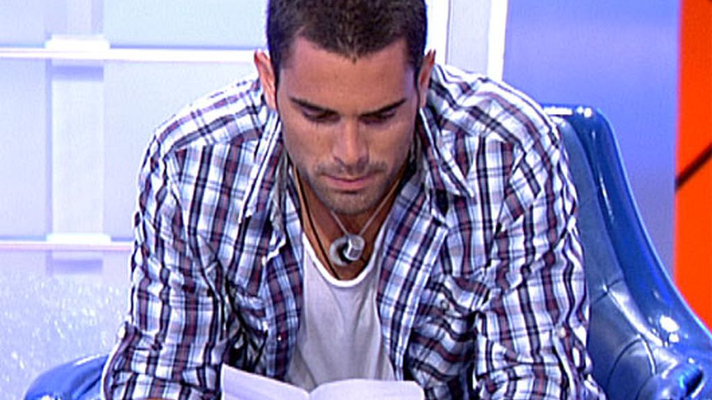 Un tronista entre dos pretendientas