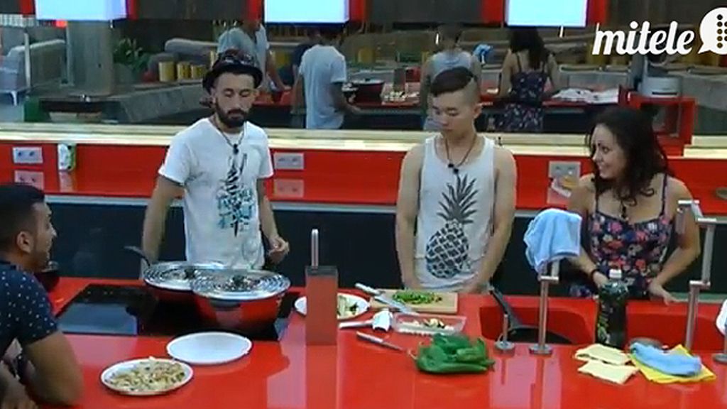 Han sorprende a sus compañeros con un plato chino