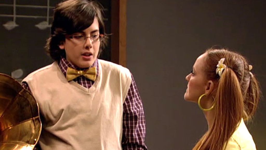 La nueva Lore, estudiante de música