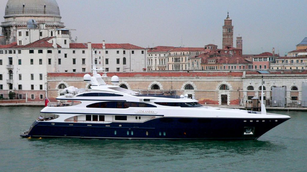 Los negocios y caprichos de Wang Jianlin, el magnate atlético: yates, hoteles, cuadros...