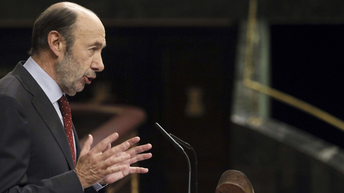 Rubalcaba durante su intervención en el debate sobre los Presupuestos para 2014