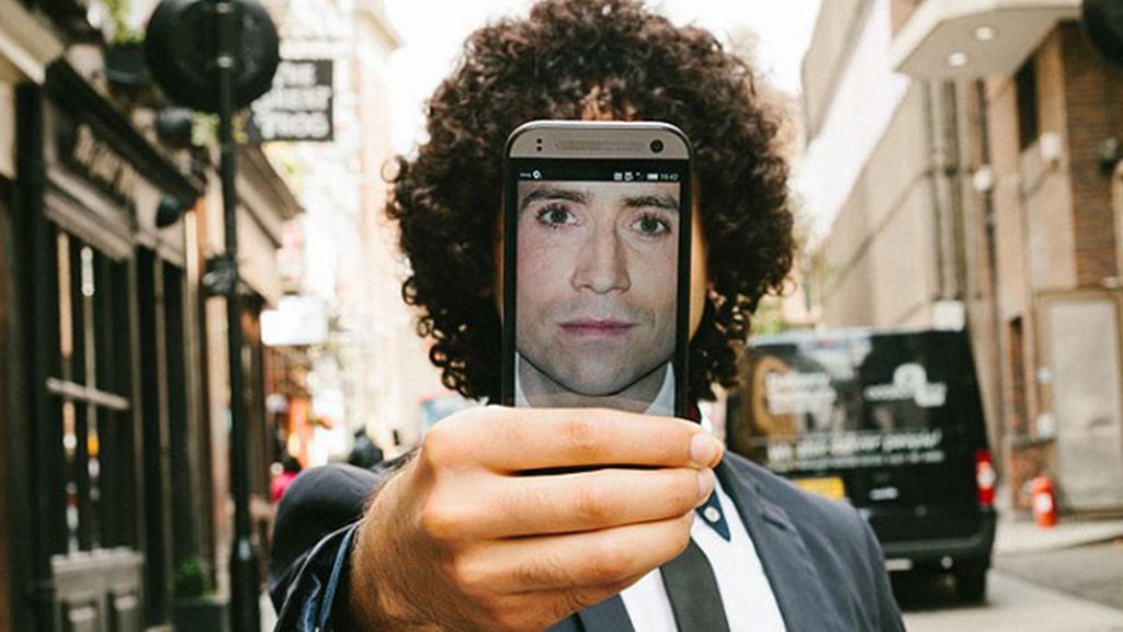 Se hacen selfies con las caras de los famosos