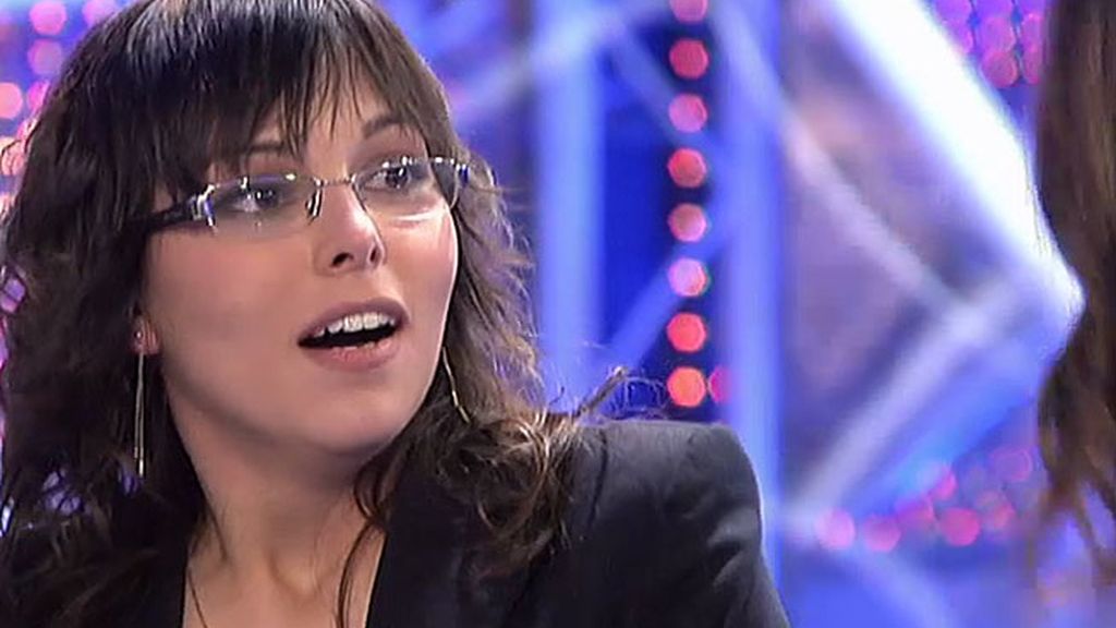 La cantante se convierte en cómplice de la historia de Eloy y Arantxa