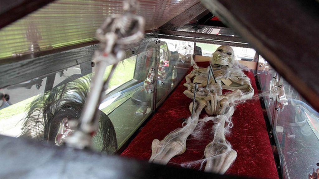 El sarcófago lo ha conseguido en una tienda online