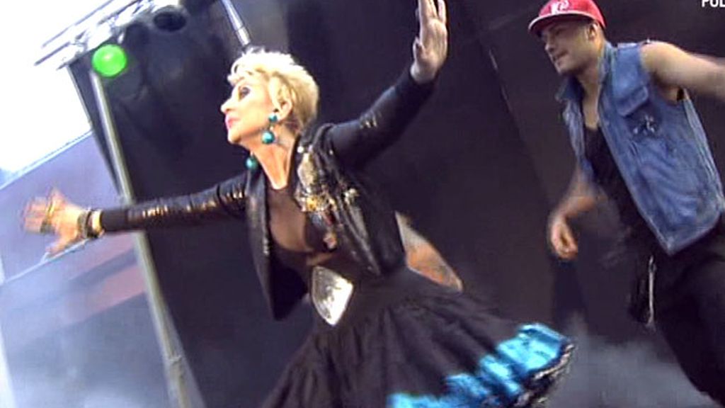 Karmele presenta su vídeoclip y también actúa en directo