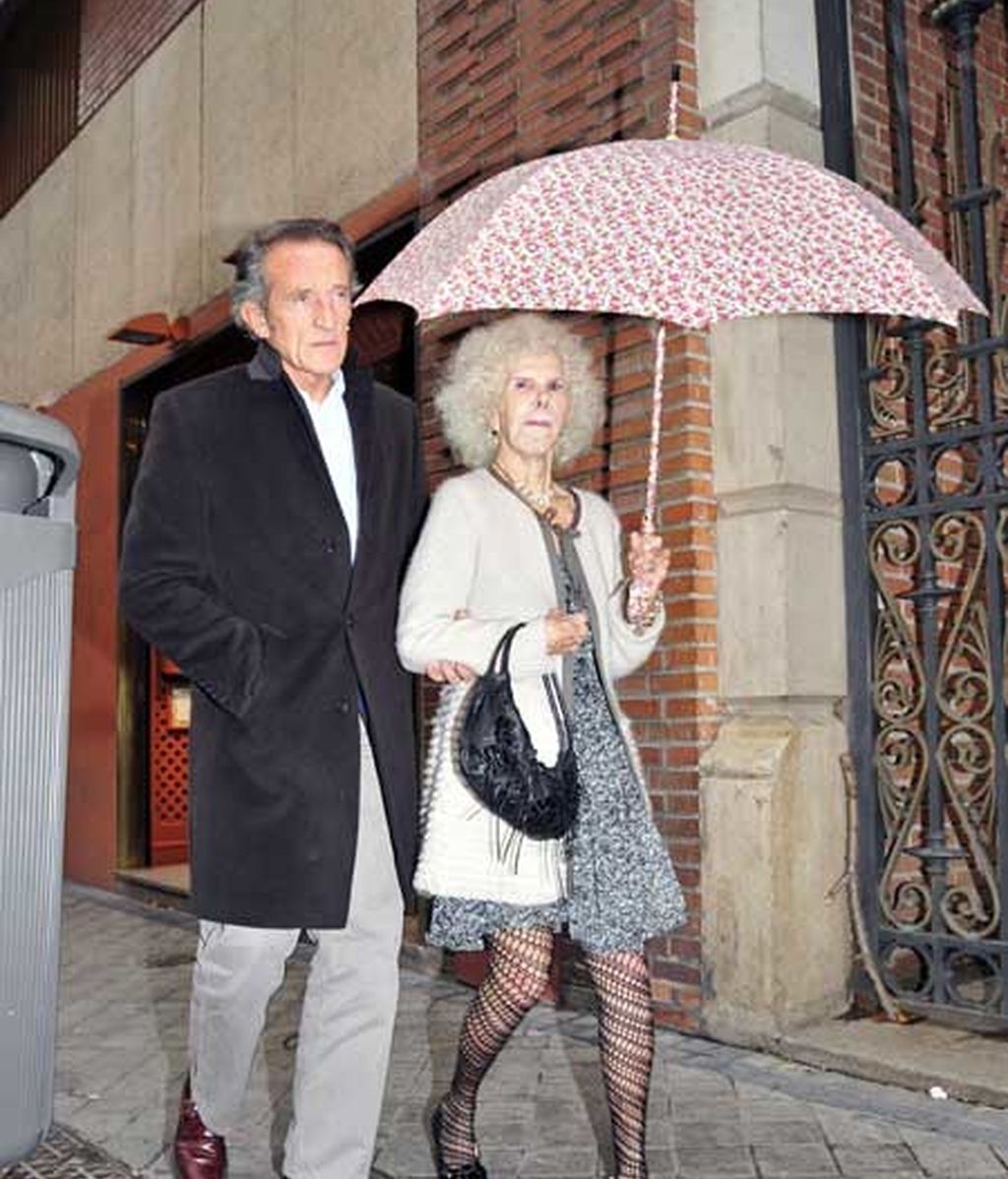 La Duquesa de Alba y Alfonso Díez, paseo y comida de Navidad