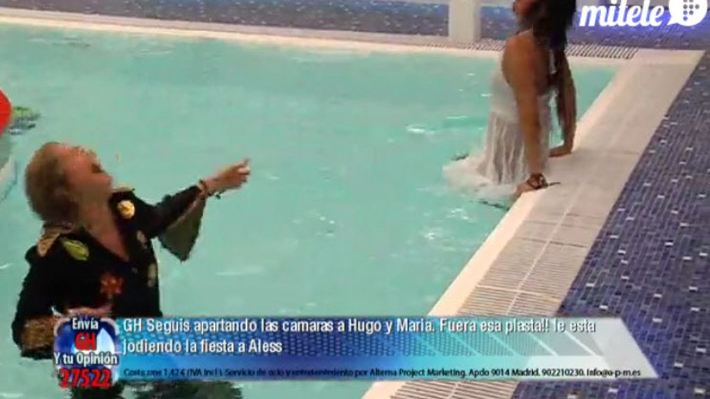 Cristian, de striptease, y las chicas, “al agua, pato”