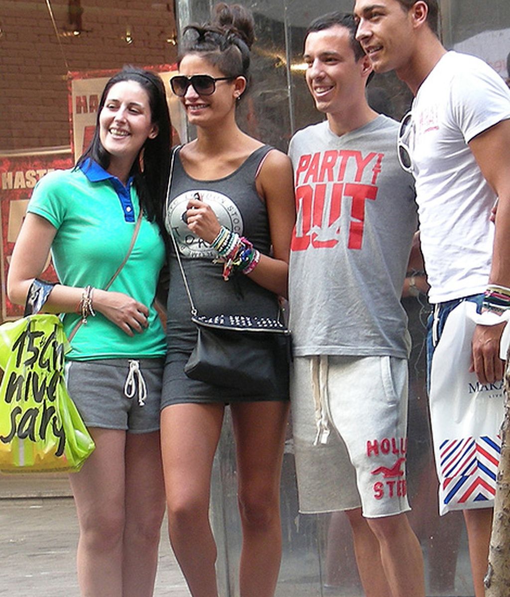 Los cuatro concursantes se fotografiaron junto a sus fans