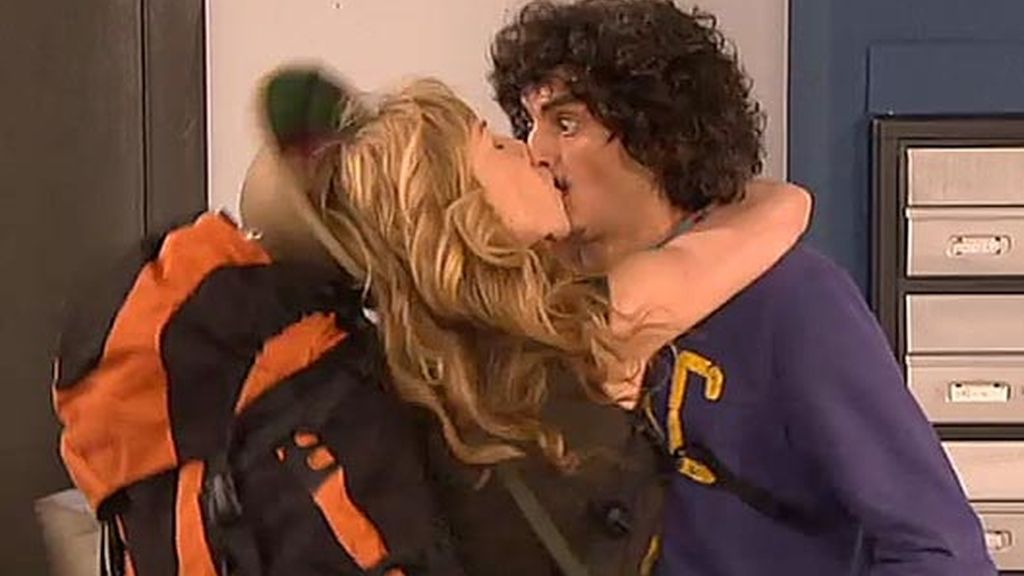 ¡Berta se lanza a besar a Javi!