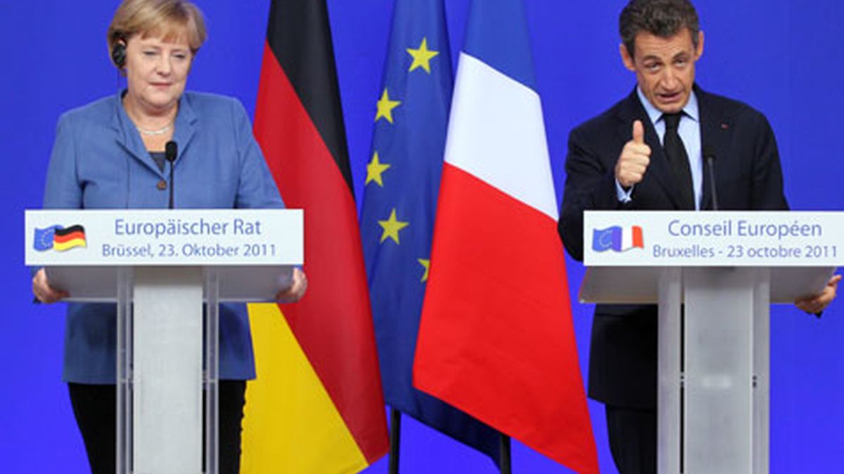 La canciller alemana, Angela Merkel, y el Presidente de Francia, Nicolás Sarkozy, durante la Cumbre de líderes europeos. Foto: Reuters