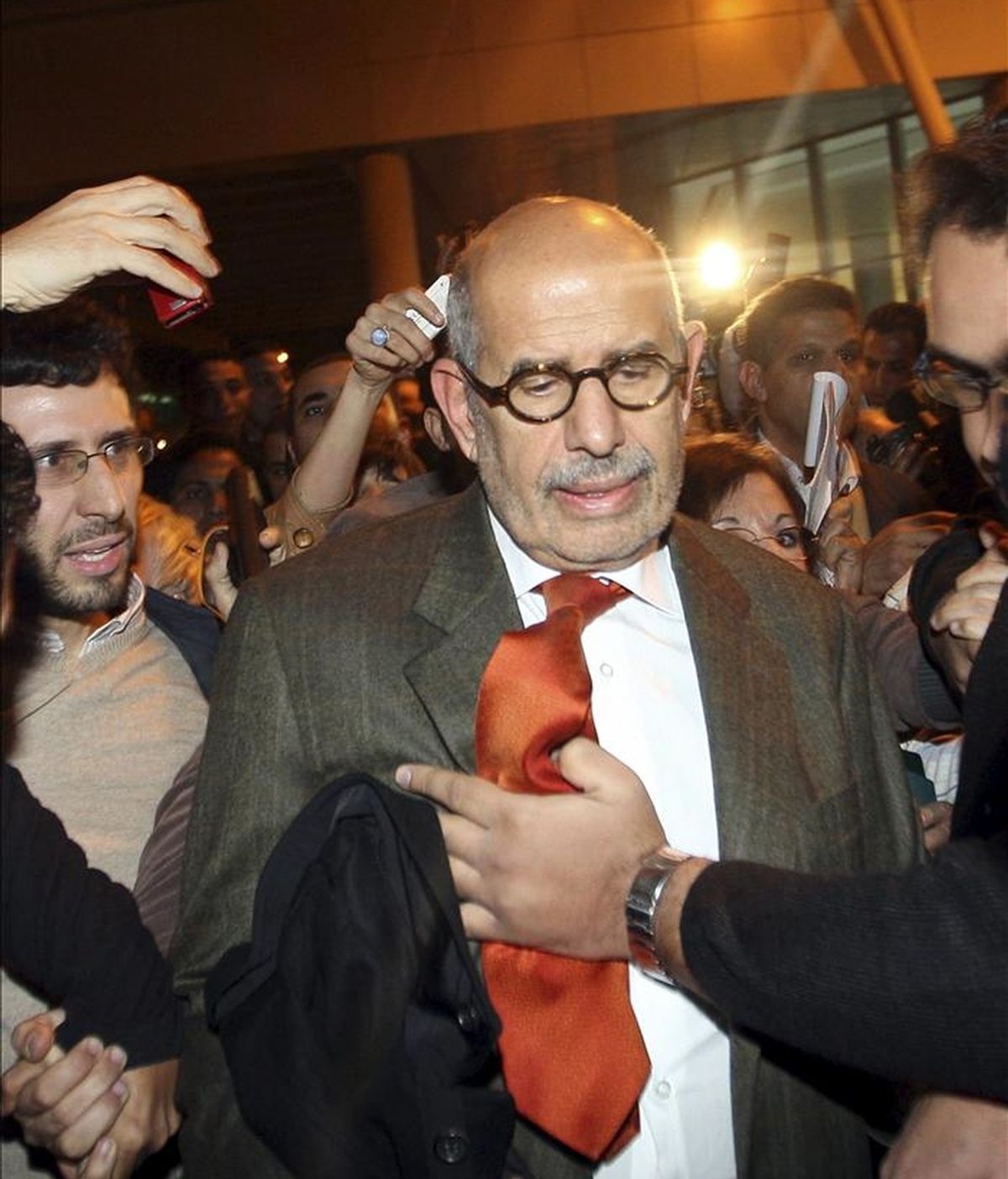 "Nuestro país se está desmoronando", dijo el dirigente de la oposición egipcia Mohamed el Baradei en una entrevista con la cadena CNN, en la que consideró insuficientes los nombramientos del nuevo vicepresidente Oman Suleimán y del primer ministro Ahmed Shafiq. EFE/Archivo