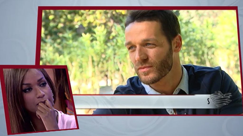 Leo se queda embelesado con la mirada de Susana