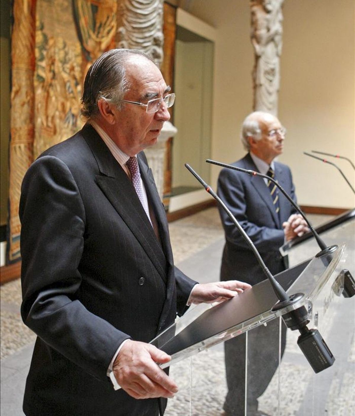 El presidente de Ibercaja, Amado Franco (i), y el director general de la entidad, José Luis Aguirre (d). EFE/Archivo El presidente de Ibercaja, Amado Franco (i), y el director general de la entidad, José Luis Aguirre (d). EFE/Archivo