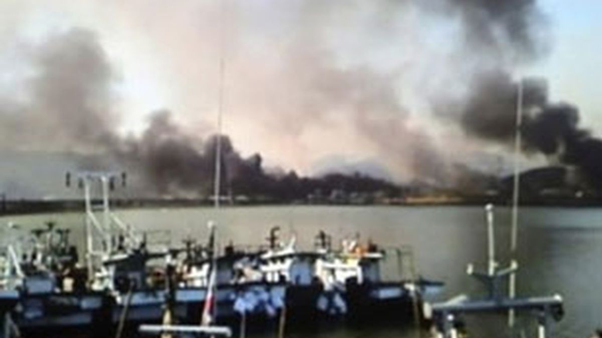 Columnas de humo provocadas por el ataque a la isla surcoreana.