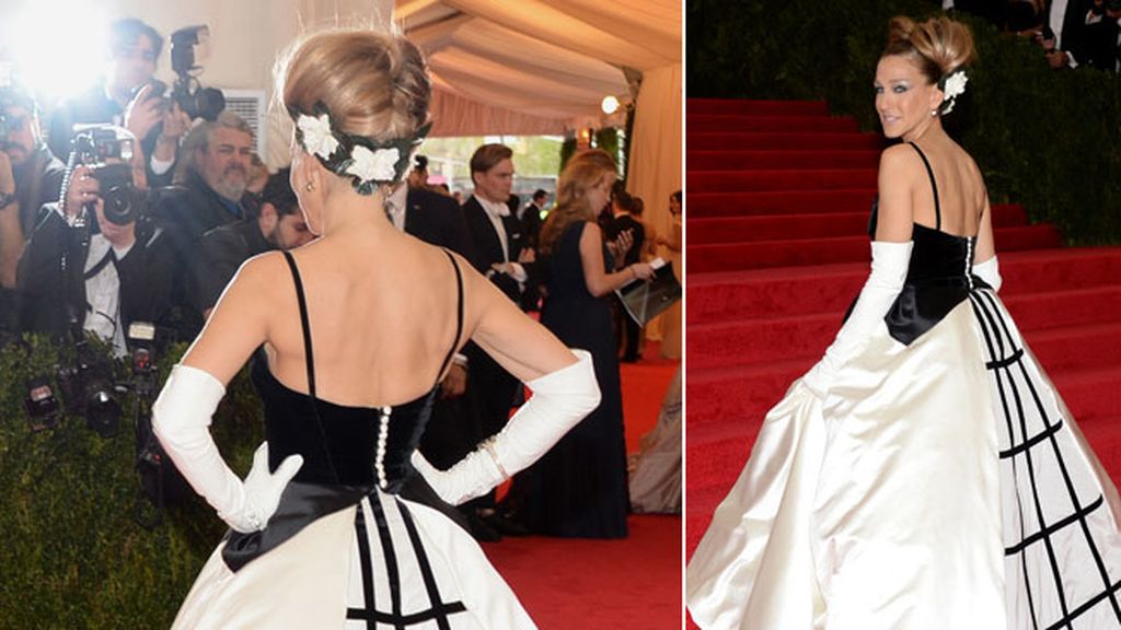 Sarah Jessica Parker apostó por un diseño de Oscar de la Renta