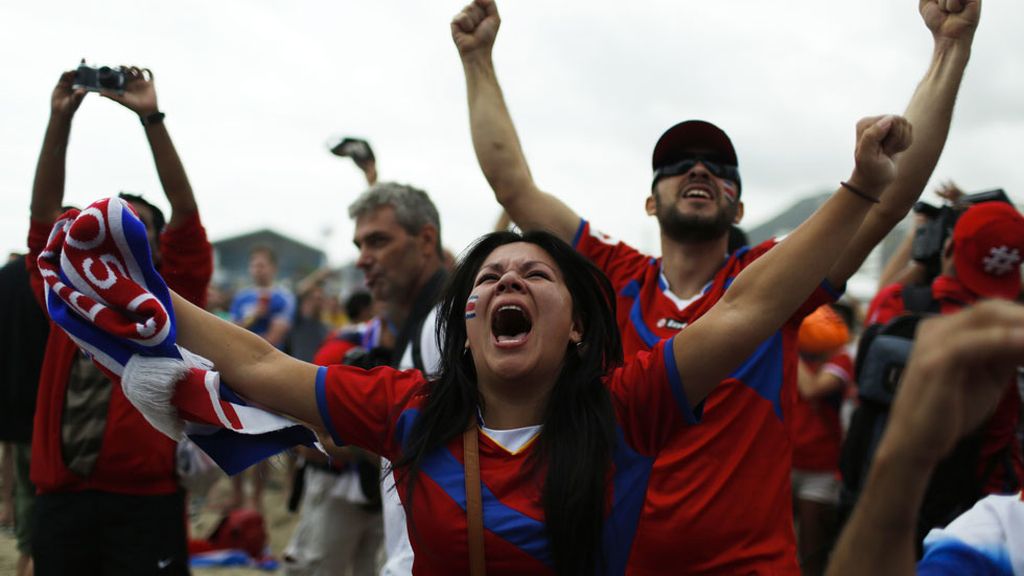 Costa Rica pasa a octavos y estalla de felicidad