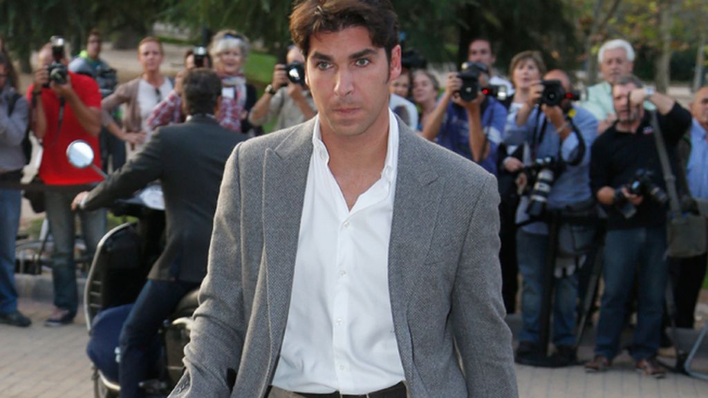 Cayetano Rivera acudió al último adiós a Miguel Boyer