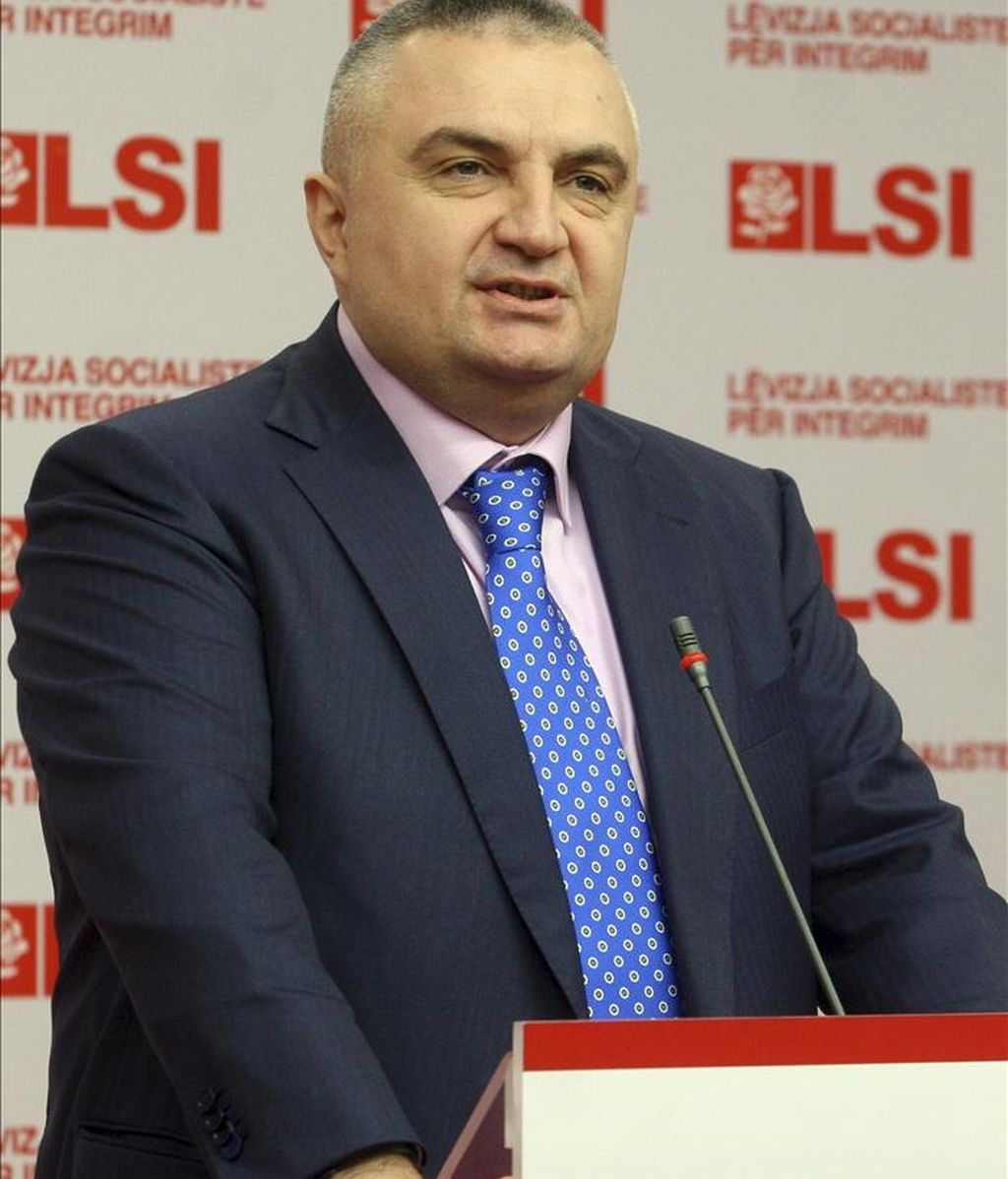 El viceprimer ministro de Albania y ministro de Economía, Ilir Meta, anuncia su dimisión durante una rueda de prensa celebrada en Tirana, Albania, hoy, viernes. Meta ha sido acusado de estar implicado en el tráfico de intereses. EFE El viceprimer ministro de Albania y ministro de Economía, Ilir Meta, anuncia su dimisión durante una rueda de prensa celebrada en Tirana, Albania, hoy, viernes. Meta ha sido acusado de estar implicado en el tráfico de intereses. EFE