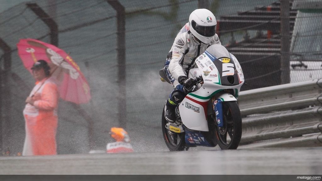 Vuelta de Fenati bajo la lluvia de Alemania