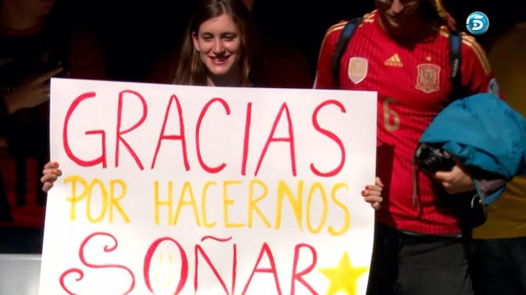 Así despide la afición a una selección campeona del Mundo