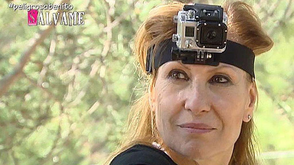 Tras tirarse por una tirolina, Rosa se quedó colgada en el aire