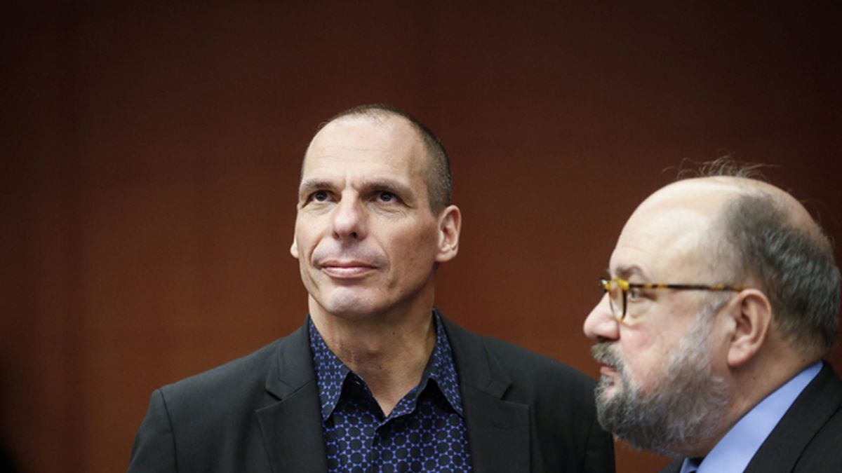 Yanis Varoufakis asiste a la reunión de ministros de Finanzas del Eurogrupo