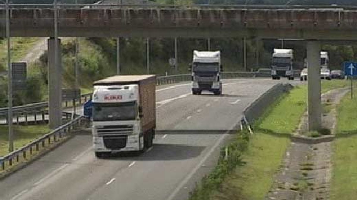 100.000 camioneros se desmarcan de la suspensión temporal de la huelga. Video: Informativos Telecinco