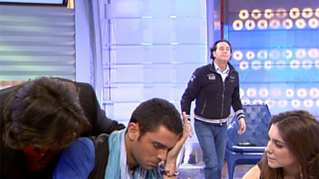 Abraham llora desconsoladamente