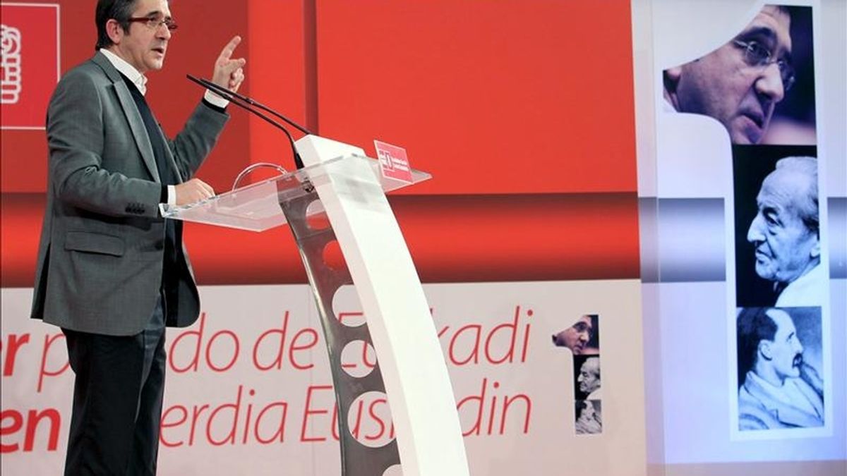 El lehendakari Patxi López, durante su intervención en el acto con motivo del 125 aniversario del Partido Socialista de Euskadi, esta tarde en Bilbao. EFE