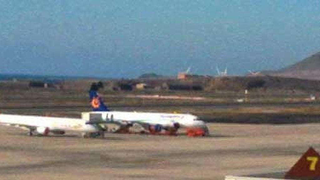 Un Airbus 320 aterriza de emergencia en Las Palmas con un motor en llamas