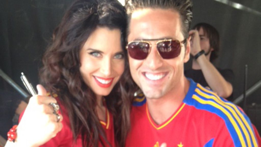 La presentadora animó a la afición en Cibeles