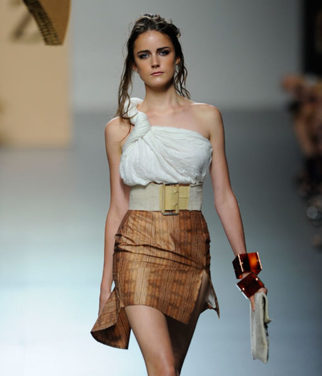 Ion Fiz trae sus tejidos del trópico