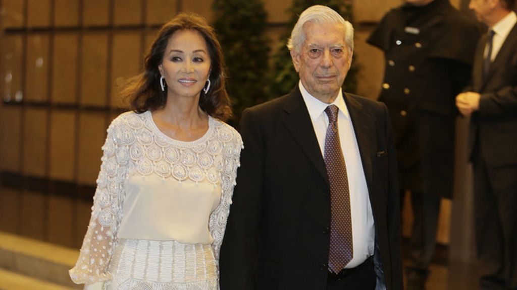 Mario Vargas Llosa e Isabel Preysler en la celebración del cumpleaños del escritor