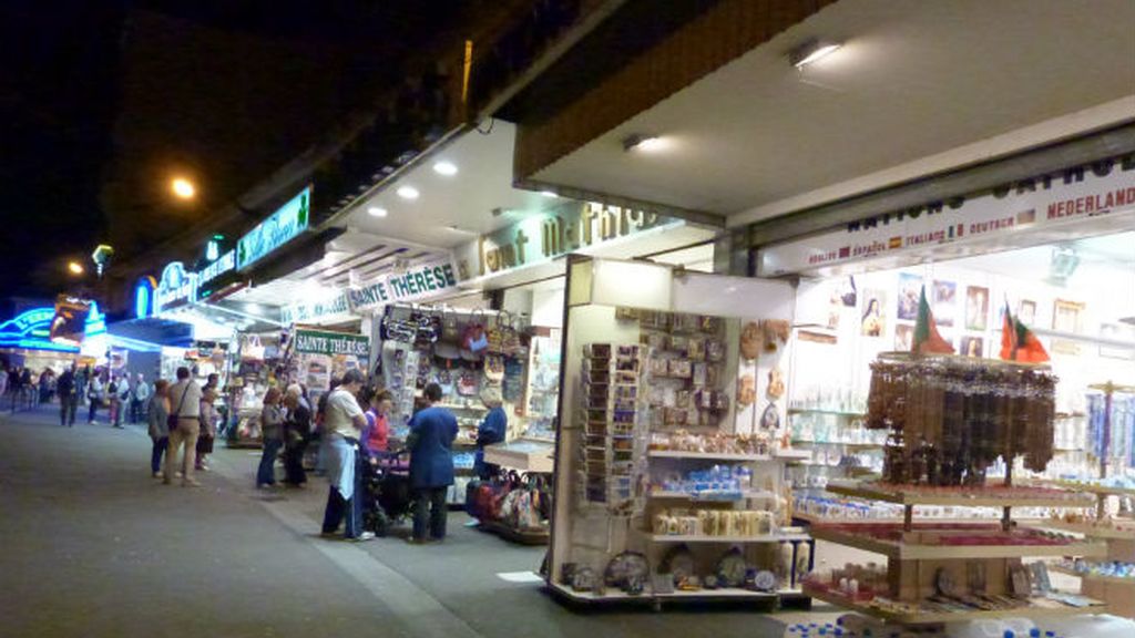 lourdes. tiendas noche