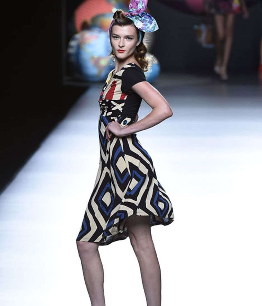 Color y grafismo en una colección que explota las señas de identidad de la firma