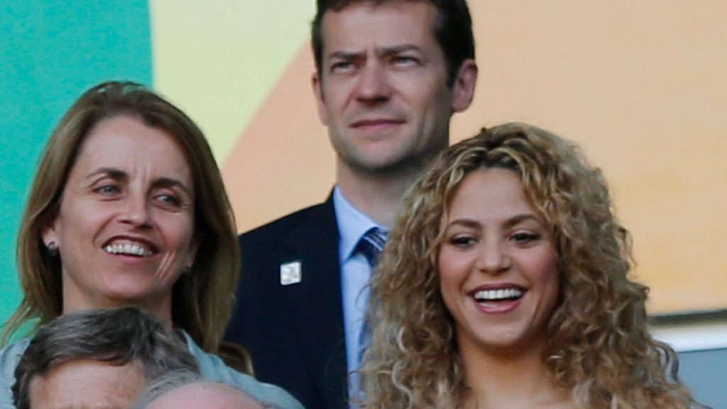 Shakira se va con los suegros a ver a Piqué