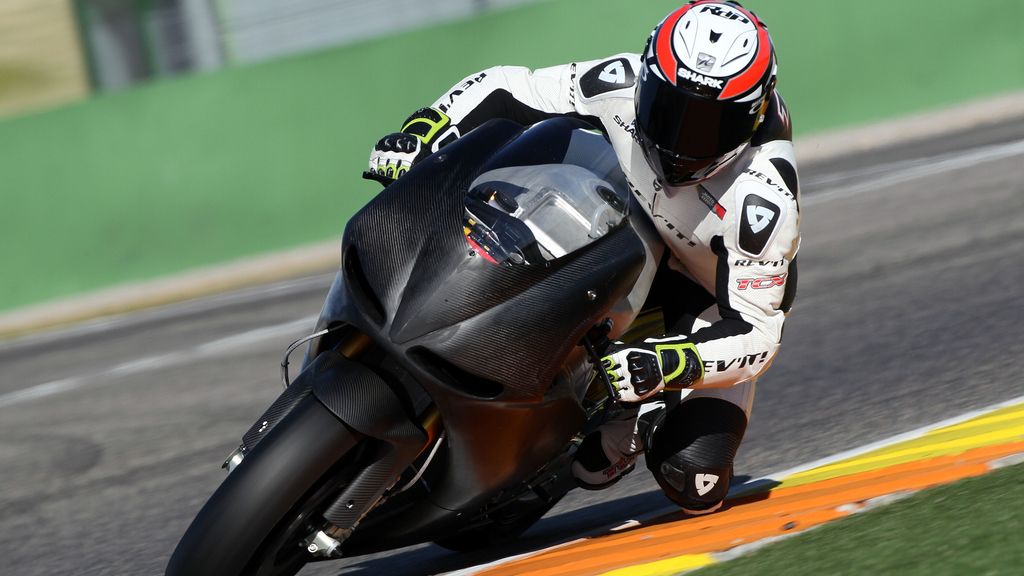 Aleix Espargaró y Randy de Puniet ruedan en Cheste