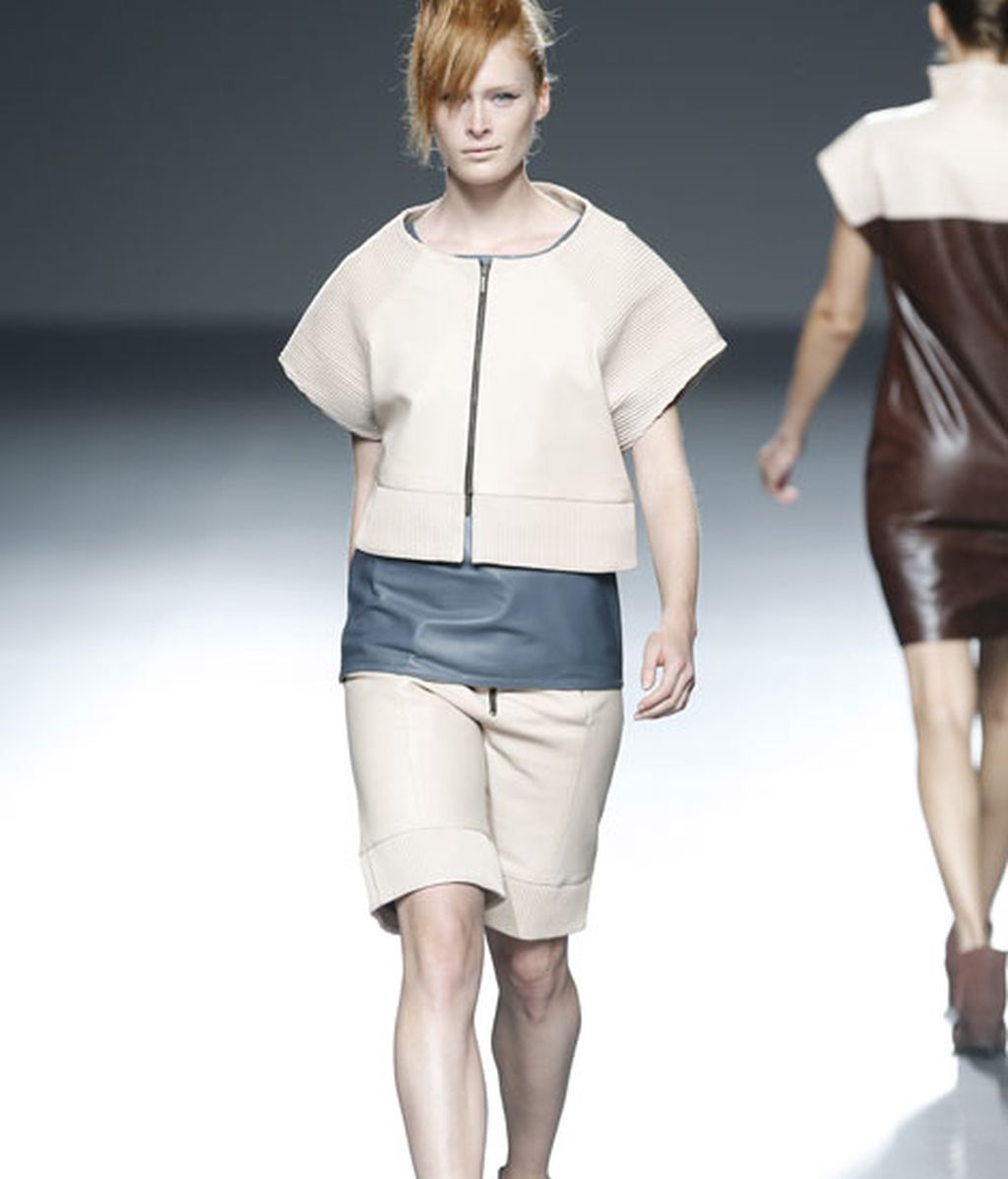 Rojos brillantes y colores de la tierra