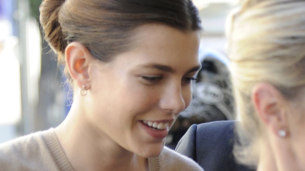 Carlota Casiraghi, elegantemente sencilla, ya pasea por Madrid