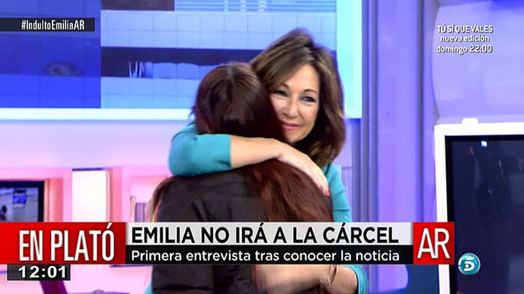 Emilia compró comida y pañales para sus hijas con una tarjeta que no era suya