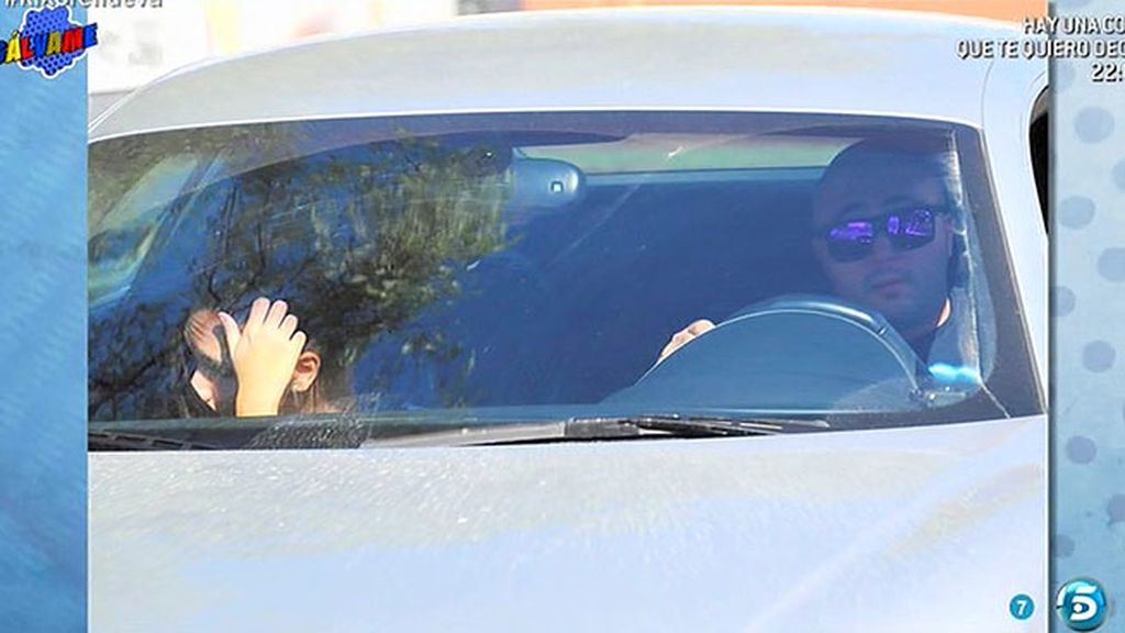 El hijo de Isabel Pantoja, fotografiado en compañía de una chica