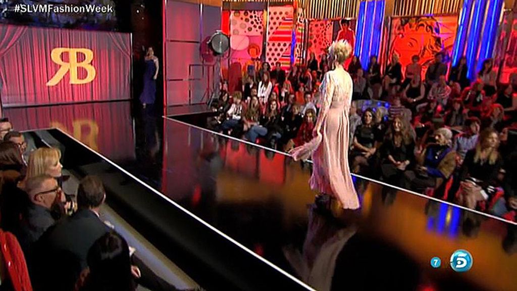 Gema López impacta por su forma de desfilar